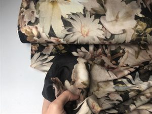 Viscosejersey - fine og store blomster